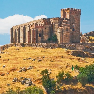 En esta página encontrarás cada una de las actividades relacionadas con la Sierra de Aracena y Picos de Aroche, centrándonos en sus castillos.