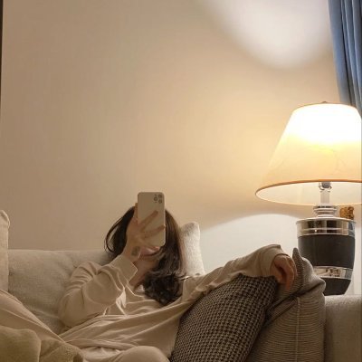 YeddaAmeli48140's profile picture. 