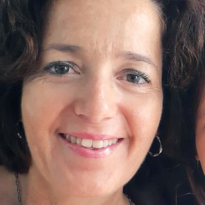 Dedicada a la Medicina con Amor 👩🏼🔬
Médico Especialista en Aparato Digestivo y Endoscopia Digestiva, en Hospiten Tenerife