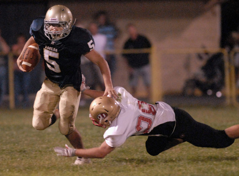 I run, catch, throw, kick, punt, but most of all.. win... one play needed to score #givetheballtotroy Sponsored by nike since age 1 1/4 ..