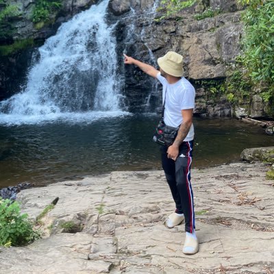 Underratedny's profile picture. 