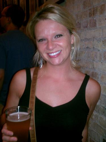 curlsNglasses's profile picture. 