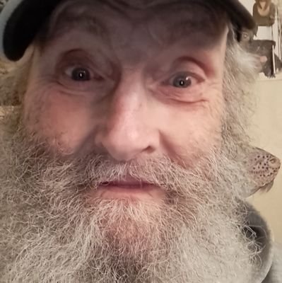 I'm a Vietnam veteran who loves to play and have fun 👍 
Love ❤️  laugh 😃  and 
Tell jokes 🤣