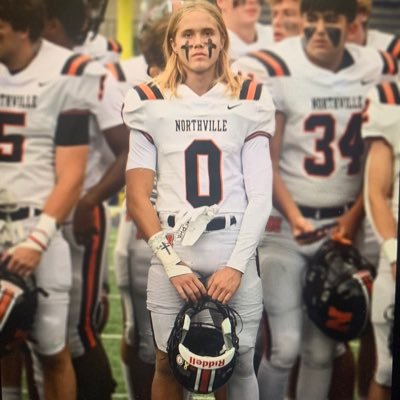 Northville High School 2025 5'10 175 DB/ATH Team Captain 3.79 GPA Head Coach @brentluplow National Honors Society 248-679-6384 2 Offers ✝️Thank You God✝️