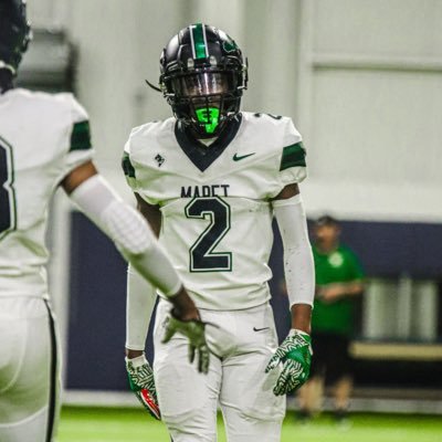 Maret 2025 | CB/FS | 6’3” (6’7” wingspan) 195lbs | 3.95 Unweighted GPA | 4.6 40yd | 39.7 inch vertical | First Team All-Conference DB | 📞 202-480-1106 |