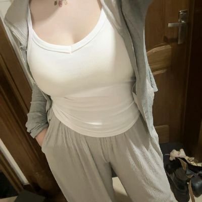28歳女性、未婚、一人暮らし、30歳以上の男性が好き、男友達募集中