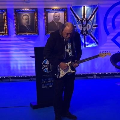 Movimento musical da torcida do GRÊMIO FBPA 🇪🇪 “#BluesdaVitoria♫Apenas um Bluesman♫. “ Desde 2016 um pouco de blues após cada vitória do #Grêmio.