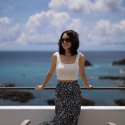 Passionate about life, funny and cheerful, enjoys going out and traveling, and equally enjoys the quietness of the years at home. It's not important where you a