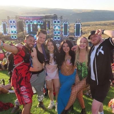 Headbanger from Dallas 🙅♂️❌🙅♂️
Thunderdome & Lost Lands every year
Will rage and vibe with you all night.