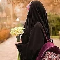 یه درونگرایِ بی قرار که دلش پروانه شدن میخاد.
داور ِکتابها📚واسه انتشار که گاهی در خلوت قلمی بر صفحه کاغذ میرقصاند و دنبالِ فلسفه چرا شدنهاست...