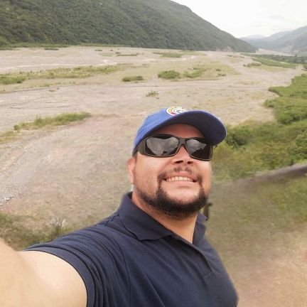 DarioMillon's profile picture. El león y la pantera son inofensivos; en cambio las gallinas y los patos son animales altamente peligrosos, decía una lombriz a sus hijos. BVC