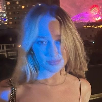 alyciacrains's profile picture. 