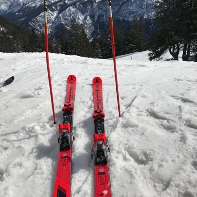 Unternehmer + Berater. Betriebs-und Volkswirtschaft. Skifahren früher mit Schanze, heute ohne. FC Bayern, sonst nix. Alles gern mit trockenem Humor + Sarkasmus