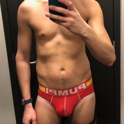 partnered 🇨🇦 gay with a hungry hole living in 🇳🇱 ❤️fists, big toys, sleazy parties. mostly retweeting videos for ff lovers and my personal spankbank