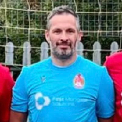 48 yr Llanelli Married 3 children Swans and Scarlets fan passion for clothes and trainers , music 🦢⚽️ 🇬🇧 GK for@bflafcvets and Felinfoel WF