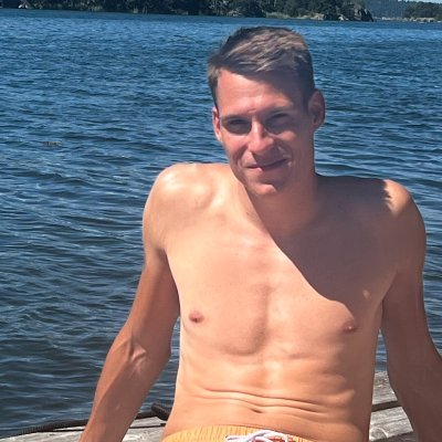 frontdevelop's profile picture. Your age is not what makes you a senior developer, it's about loving what you do and doing it enough.