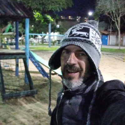 Lulista de carteirinha
Devia ter amado mais, ter chorado mais,ter visto o sol nascer
Devia ter arriscado mais e até errado mais, ter feito o que eu queria fazer
