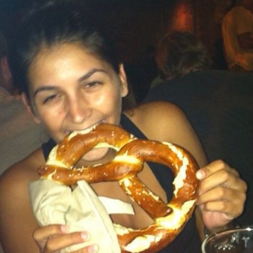 livinglane's profile picture. 