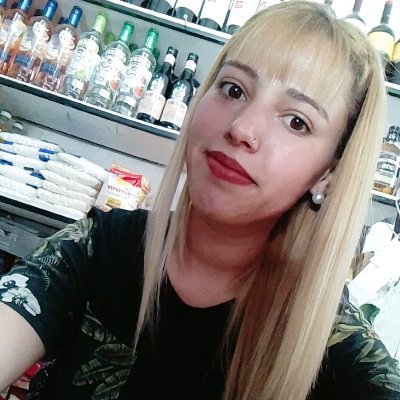 VictoriaRo99967's profile picture. La Profe 🤫