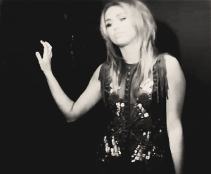 #1YearMileyInArgentina . Miley Owns my heart -Follow @MileyCyrus  #RADIATELOVE