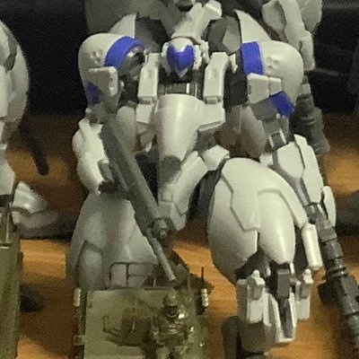 好きなロボットはジェガン、エルドスピーネ、X-4R、士魂号標準装甲、ファントマ、エギル・アーマー、AG-01。翻訳物のSF、ファンタジー小説の愛好家。ケモミミスト。美プラ改造情報RTします。クリエイターではないものの一介のSF愛好家として、現状のAIと呼ぶのも烏滸がましい剽窃・詐欺ツールである生成AIは嫌悪します。