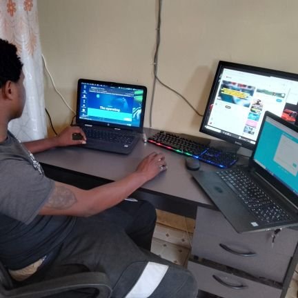 RonKinyuru's profile picture. Tech and Programming