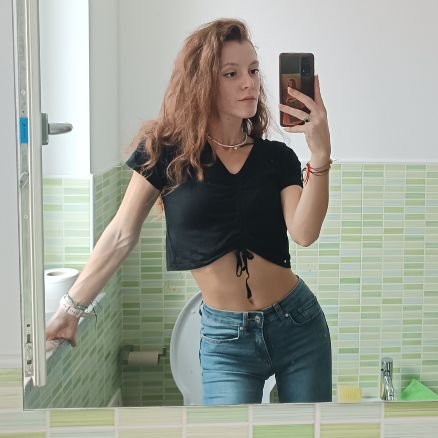 AuroraSellone's profile picture. 