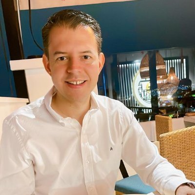 Ingeniero de Sistemas y Máster en Gestión de Informática y Telecomunicaciones apasionado de las tecnologías web y el software libre.