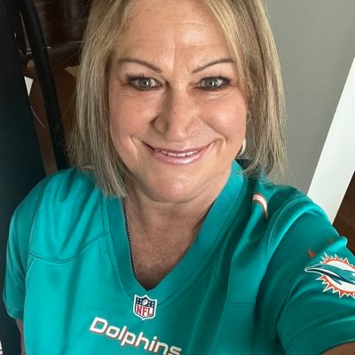 All Tua * Love Miami Dolphins 🐬 #Finsup 🏈Yankees⚾️ Sports junkie❤️ Writer✍🏻 Shoe fanatic👠 Vegetarian 🌶 Kinda Quirky 🤪 Choose Happiness 😊