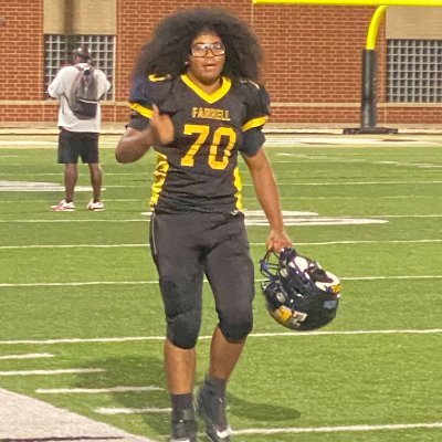 Farrell OL/DL c/o 26 5'10 230 lbs. Wrestling/JROTC HC: @farrellfootball Dravian.Andrada@gmail.com