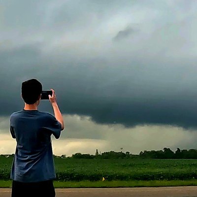 Ohio storm chaser & Meteorology student capturing Mother Nature's best & worst | 🌪: 3 | tOSU '24? | Fan of Kevin Harvick, Bengals & Chess ⛈️