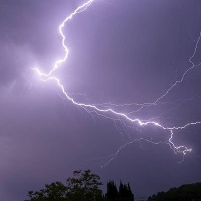 Bonjour bienvenue à toi je poste des dinguerie sur la météo sur tout la France. 
Régale toi ... #chamgentclimatique#climat