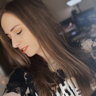 26 | @Twitch Partner | Full-Time Content Creator | @sadvinelle