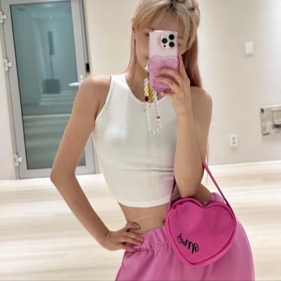 royalhyjn's profile picture. JUNGKOOK ?! my blue ‹3 . . . . % SHE ! HER ☔⠀ ⠀ ⠀ ⠀ ⤷ carrd !! https://t.co/XmY6ngVkK1