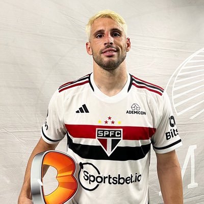 Comentarista de tv, torcedora alucinada do São Paulo FC