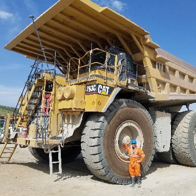 32 años en sectores extractivo responsable y energía, comprometido con minería sostenible, con desarrollo junto al sector privado y con integración regional.