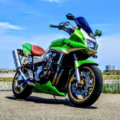 🟩緑のCB1300SBに乗ってます🏍️🎵
無言フォロー大歓迎です😆🎵
飛び入りコメント我慢出来ずしちゃいますが温かい目で見てくださると幸いです🐸
よろしくお願いしまぁす!!
#MoTorDucK 🪿🪿🪿🪿
#無事カエル
#バイク乗りと繋がりたい
#CB乗りと繋がりたい