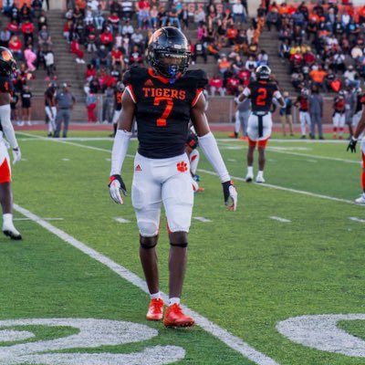 #7 CB@Withrow University High School • 2024 •6’0/170 @Mierwilliams13@gmail.com HC @CoachBerry3211