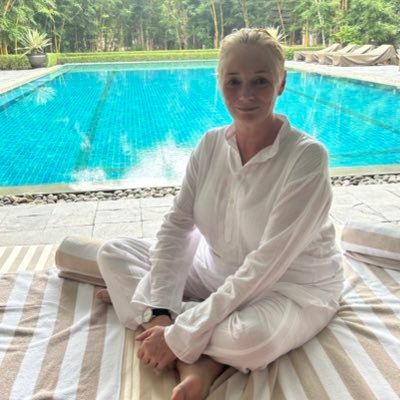 Author of 20+ books on wellbeing. Journalist reviewing spas & retreats for national/global media. Retreat consultant & copywriter @exmoorjane on Instagram