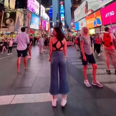 liszaavc's profile picture. me gusta la gente con la que puedo tener silencios cómodos 💥