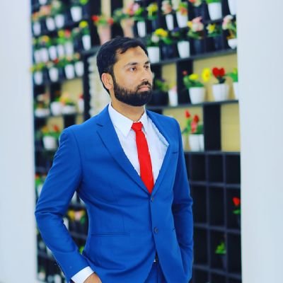 حق بات پہ ڈٹ جانا کوئی بھی عذر پیش کیے بغیر آسان نہیں اس کے لیے ایمان کا پختہ ہونا پہلی شرط ہے واقعہ کربلا کی مثال آپ کے سامنے ہے