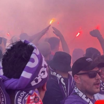 jmlbsc's profile picture. 💜🤍🖤❤️