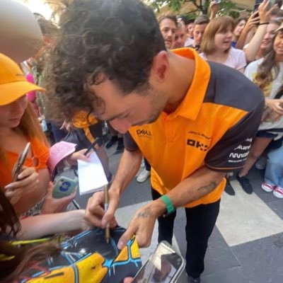 LH44ricciardo's profile picture. ”that’s for all the kids out there who dream the impossible, you can do it too!!” #DR3 #LH44 #CL16