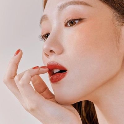 𝐔𝐍𝐑𝐄𝐀𝐋.️️ ️️️ ️️𝒮he captivates yours with her effortless charm and stunning visuals. 이성경, an actress and model with her natural beauty and talent.