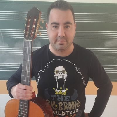 Musicólogo, Profesor de Música de Secundaria y Maestro de Música de Primaria. Guitarrista, Pianista y Trompetista. Videojuegos. Películas. Series. Deportes