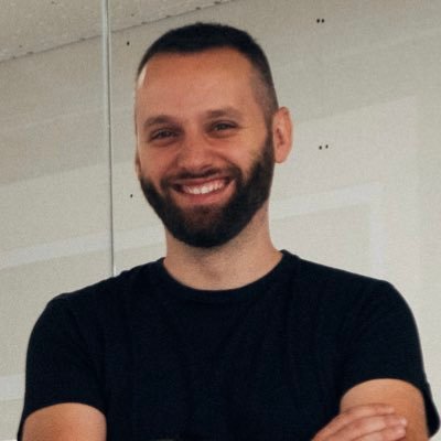 hijoaofernandes's profile picture. From messy freelancer to something, I’m sharing the real, messy journey—mistakes and all.