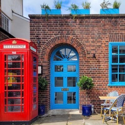 A little restaurant in the heart of Bury St Edmunds serving tasty seasonal small plates   🤍