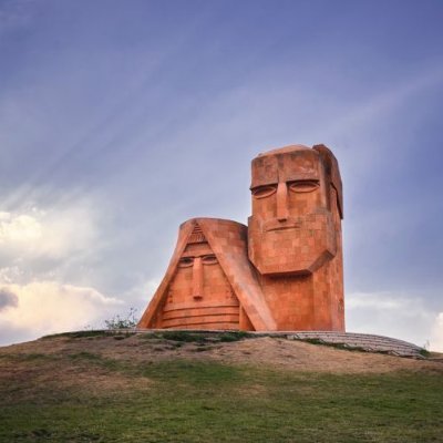 Compte Officiel de la Représentation de la République d'Artsakh en France
→ Représentant: Hovhannès Guévorkian
→ Contact : representant@artsakh.fr
