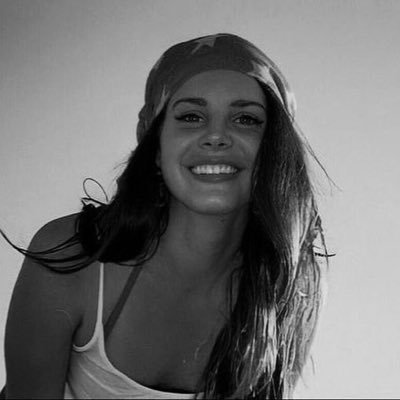 21y | escrevo o q vem na cabeça, só futilidades. estudante de jornalismo nas horas vagas