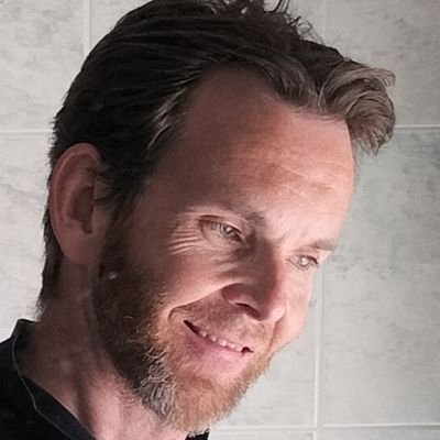 Ridiculously passionate content strategist. Author of marketing books including Solved To Sold. Soon launching a free, chill service that will change your mind.